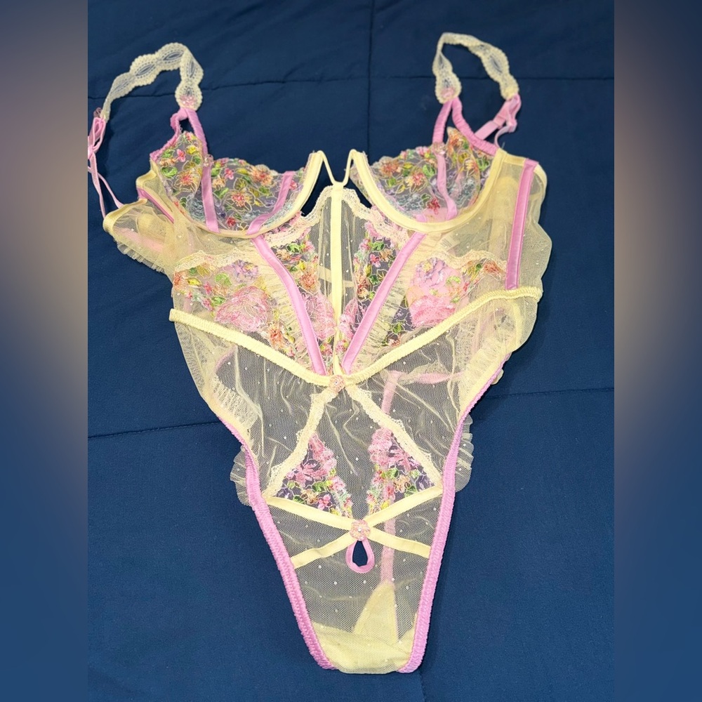 Victoria's Secret " For Love And Lemons " Lingerie Bodysuit Size M